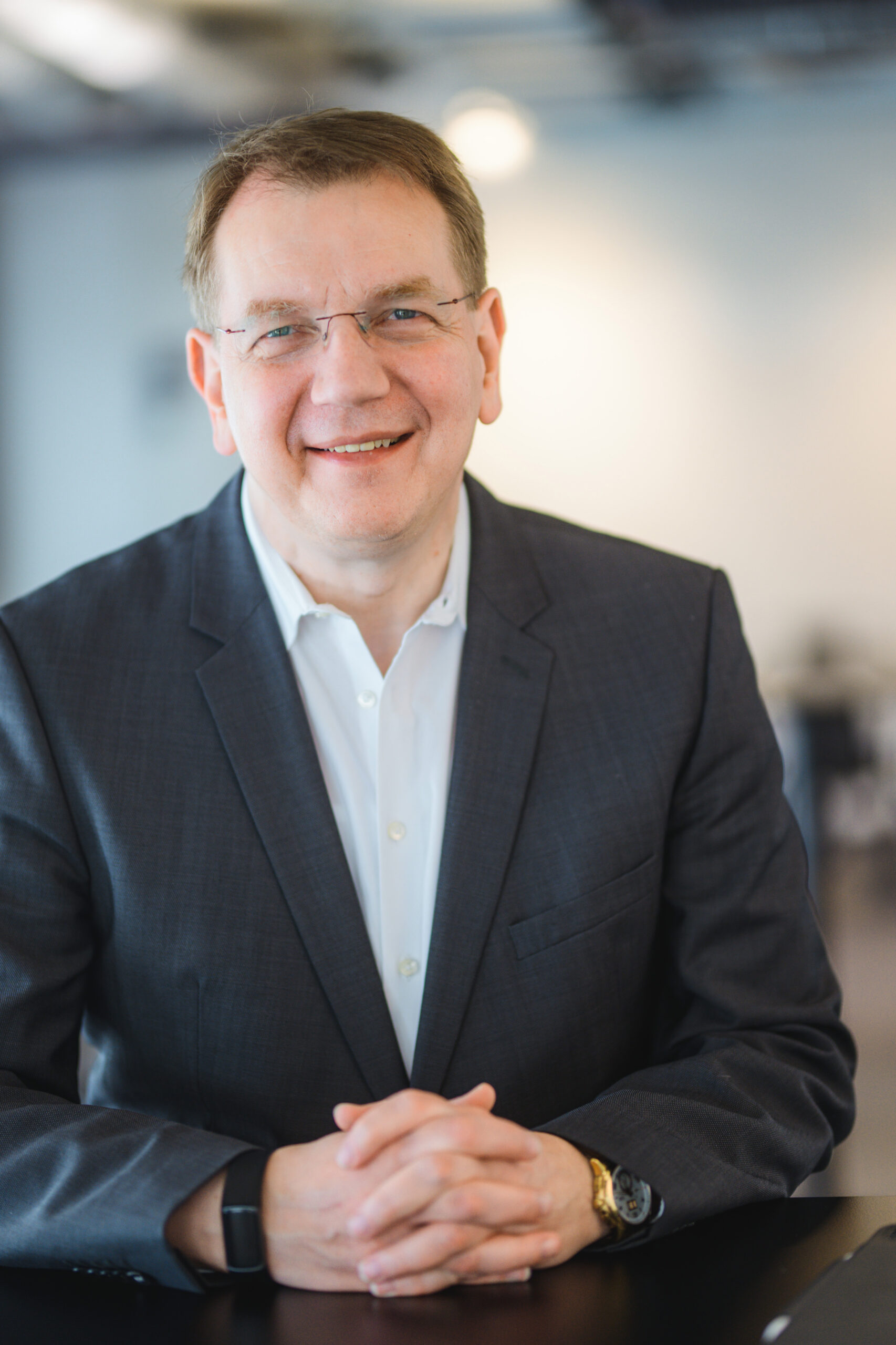 Martin Gattung – Porträt im Business-Outfit, Speaker für Altersvorsorge